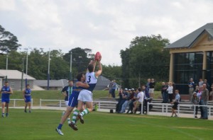 Holty taking a grab in Rd 1 2014, at St Pat's Ballarat. 